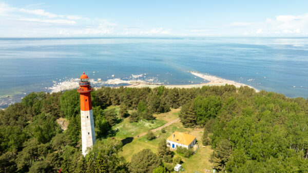 Kevadmatk Naissaarel